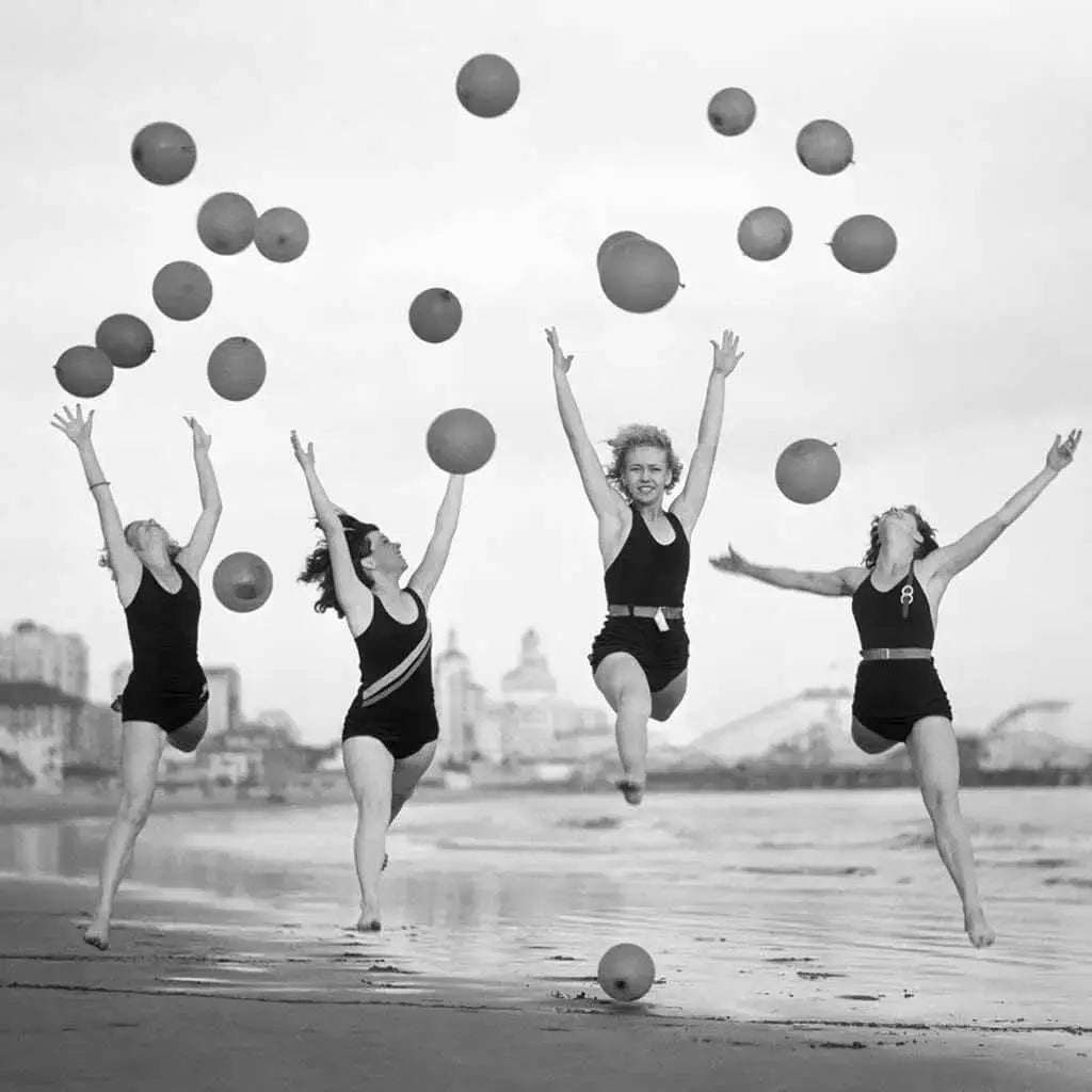 Beach Balloon Dancer